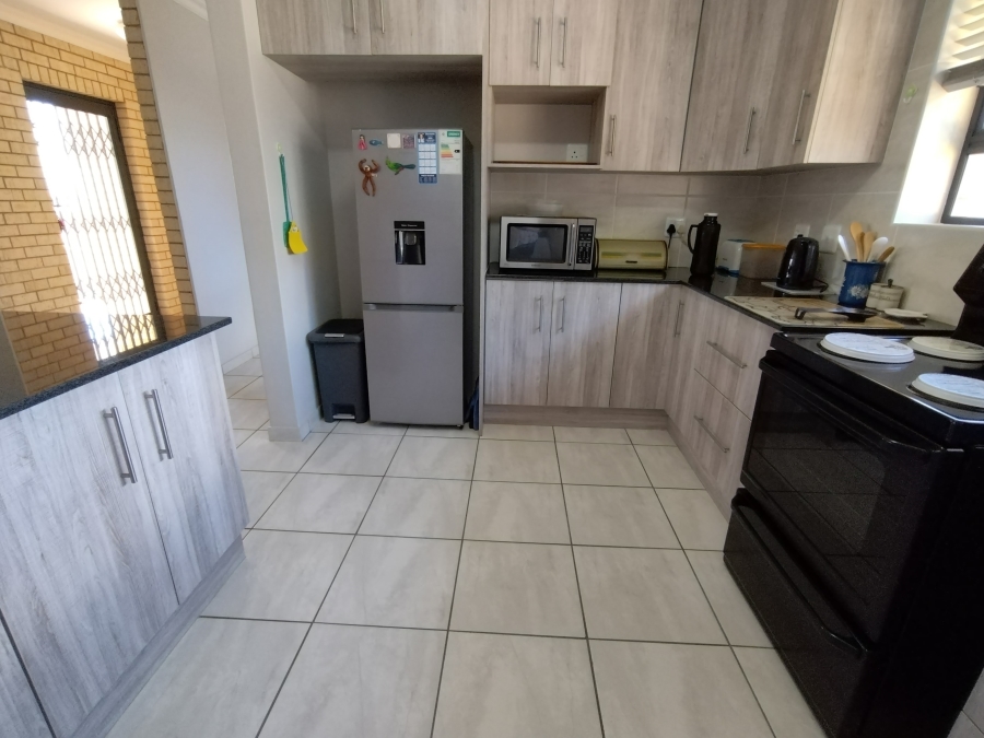 3 Bedroom Property for Sale in Wavecrest Eastern Cape